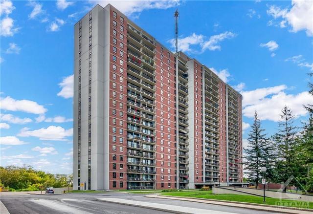 205 - 665 Bathgate Drive, Condo with 3 bedrooms, 2 bathrooms and 1 parking in Ottawa ON | Image 1