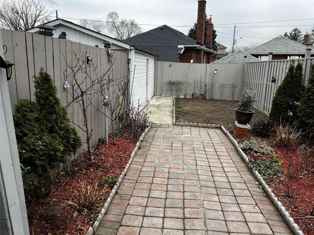 68 Bicknell Ave, House detached with 2 bedrooms, 2 bathrooms and 2 parking in Toronto ON | Image 6