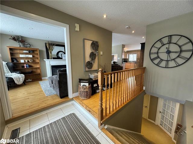 154 Mapleton Avenue, House detached with 6 bedrooms, 2 bathrooms and 5 parking in Barrie ON | Image 7