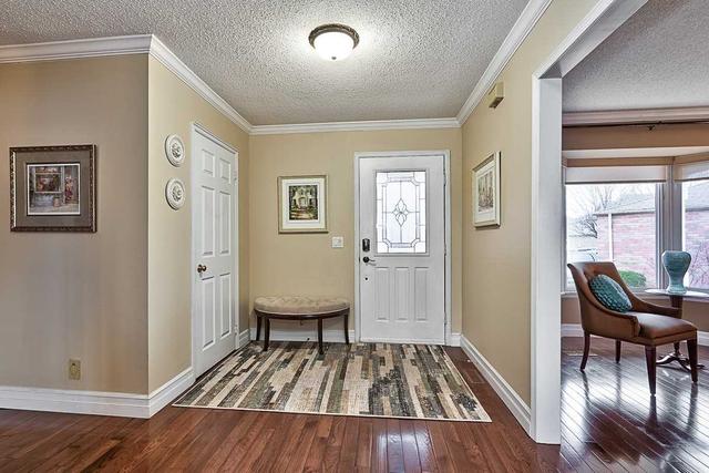 16 Neville Cres, House detached with 4 bedrooms, 3 bathrooms and 4 parking in Brampton ON | Image 4