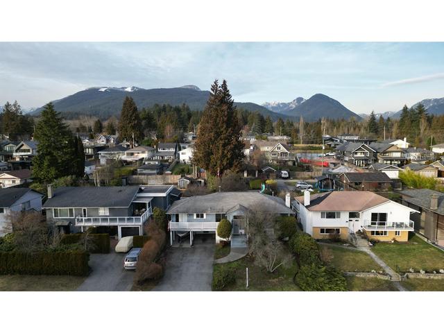 864 E 14th Street, House detached with 5 bedrooms, 3 bathrooms and 6 parking in North Vancouver BC | Image 1