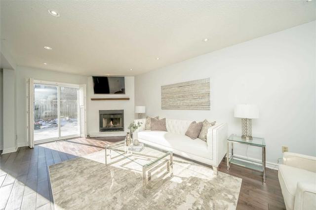 83 Cornell Cres, House detached with 4 bedrooms, 4 bathrooms and 6 parking in Markham ON | Image 4