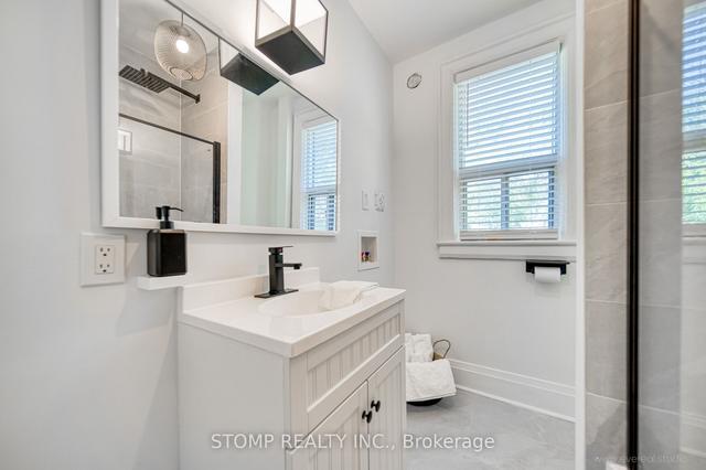 50 Regent St, House detached with 3 bedrooms, 3 bathrooms and 4 parking in Toronto ON | Image 11