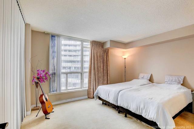 1011 - 24 Wellesley St W, Condo with 2 bedrooms, 2 bathrooms and 1 parking in Toronto ON | Image 17