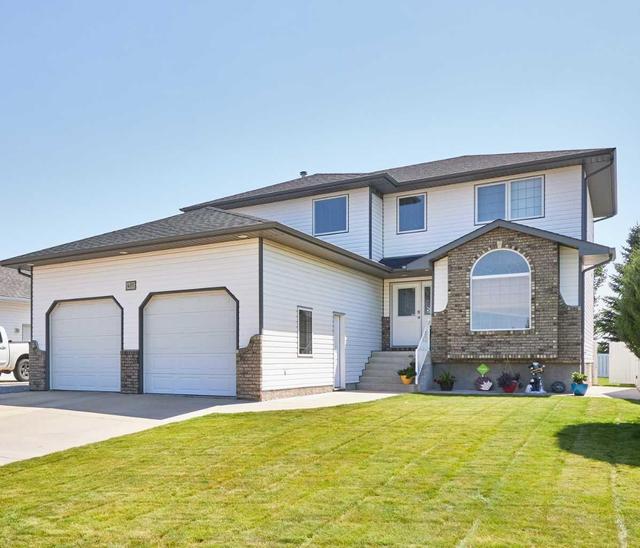 637 Stark Way Se, House detached with 5 bedrooms, 3 bathrooms and 4 parking in Medicine Hat AB | Image 1