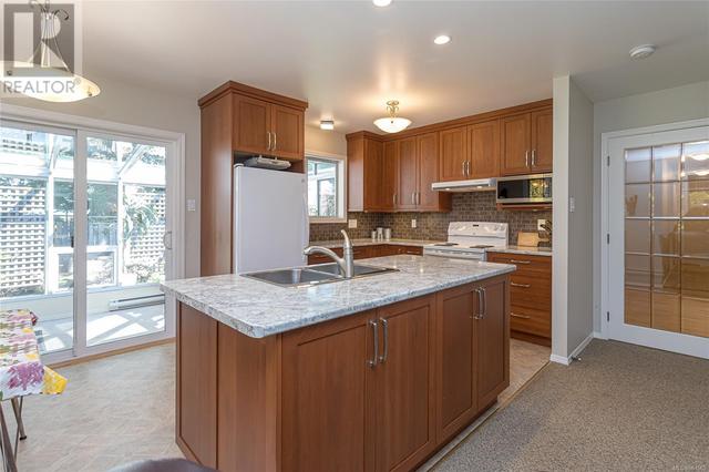 4918 Alamida Cres, House detached with 3 bedrooms, 2 bathrooms and 4 parking in Saanich BC | Image 13