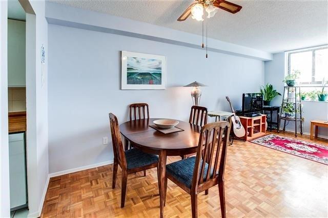 606 - 4 Lisa St, Condo with 2 bedrooms, 1 bathrooms and 1 parking in Brampton ON | Image 3