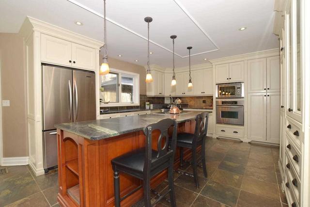 34 Woodbridge Circ, House detached with 5 bedrooms, 6 bathrooms and 13 parking in Scugog ON | Image 15
