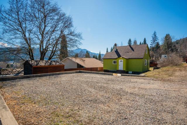 48 Nelson Avenue, House detached with 2 bedrooms, 1 bathrooms and 2 parking in Fruitvale BC | Image 35