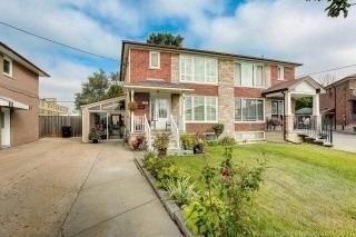 18 Lantos Crt, House semidetached with 3 bedrooms, 2 bathrooms and 3 parking in Toronto ON | Image 1