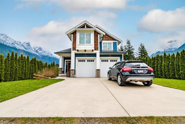 65477 Kawkawa Lake Road, House detached with 3 bedrooms, 3 bathrooms and null parking in Hope BC | Card Image