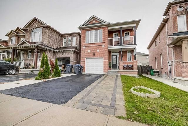 8 Tobermory Cres, House detached with 3 bedrooms, 3 bathrooms and 4 parking in Brampton ON | Card Image