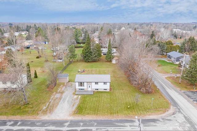 2 Robbin's Dr, House detached with 3 bedrooms, 1 bathrooms and 8 parking in Oro Medonte ON | Image 1