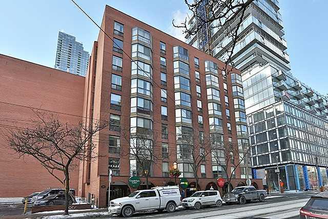 404 - 30 Church St E, Condo with 3 bedrooms, 3 bathrooms and 1 parking in Toronto ON | Image 1