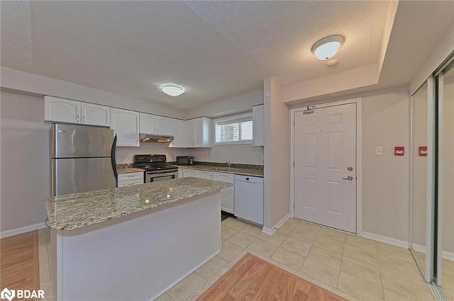 Great Kitchen space w/granite counters | Image 24