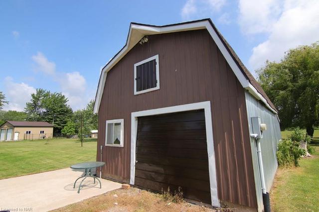Two Story Barn/Garage with Hydro! | Image 44