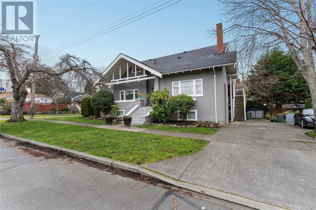 62 Cambridge St, House detached with 7 bedrooms, 4 bathrooms and 3 parking in Victoria BC | Image 2