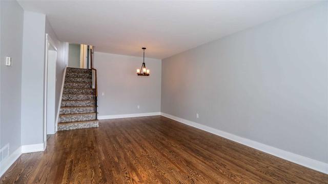 31 Jeffrey St, House detached with 3 bedrooms, 2 bathrooms and 3 parking in Barrie ON | Image 6