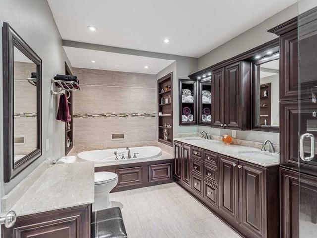 208 Roseborough Cres, House detached with 4 bedrooms, 4 bathrooms and 6 parking in Vaughan ON | Image 10