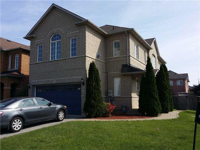 3228 Camberwell Dr, House detached with 4 bedrooms, 3 bathrooms and 4 parking in Mississauga ON | Image 1