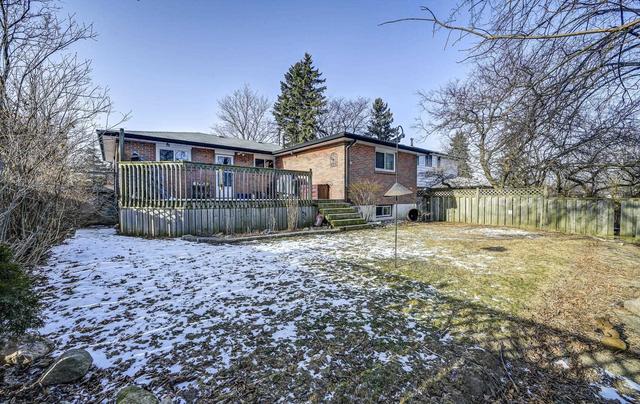 833 Hillcrest Rd, House detached with 3 bedrooms, 2 bathrooms and 6 parking in Pickering ON | Image 14