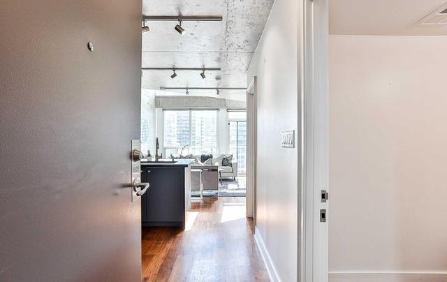 1002 - 1029 King St W, Condo with 1 bedrooms, 2 bathrooms and 1 parking in Toronto ON | Image 2