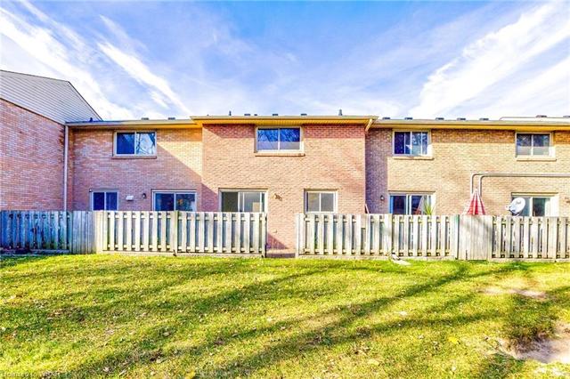 34 - 293 Fairway Road N, House attached with 3 bedrooms, 1 bathrooms and 1 parking in Kitchener ON | Image 32