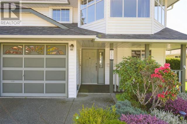 1292 Layritz Pl, House detached with 4 bedrooms, 4 bathrooms and 2 parking in Saanich BC | Image 2