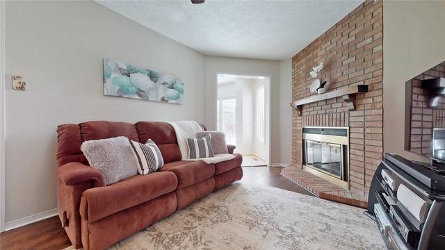40 Claxton Rd, House detached with 4 bedrooms, 3 bathrooms and 6 parking in Markham ON | Image 2