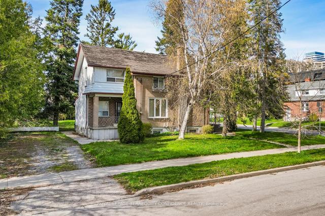 88 Horsham Ave, House detached with 3 bedrooms, 1 bathrooms and 2 parking in Toronto ON | Image 2