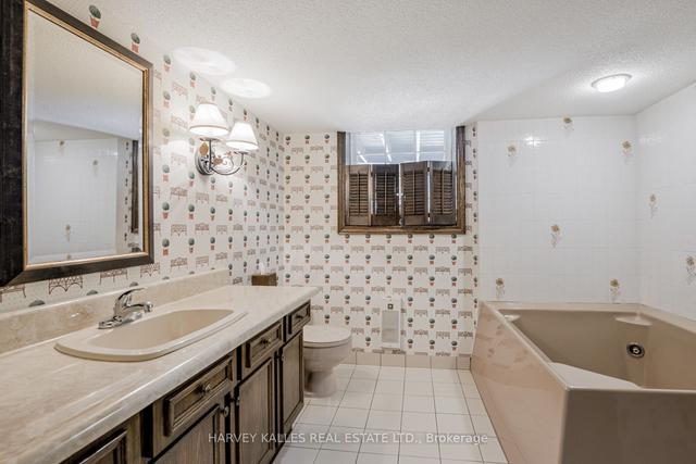 16 Bobwhite Cres, House detached with 5 bedrooms, 5 bathrooms and 4 parking in Toronto ON | Image 31