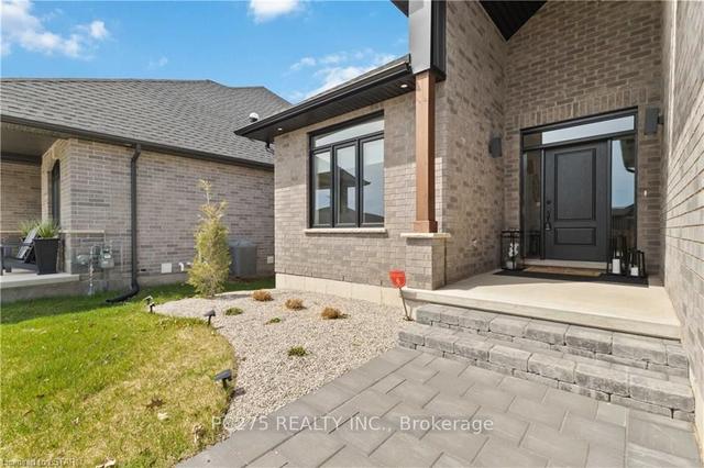 193 Collins Way, House detached with 3 bedrooms, 1 bathrooms and 6 parking in Strathroy Caradoc ON | Image 37