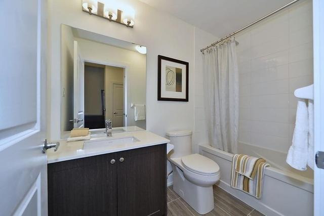 8 - 52 Holmes Ave, Townhouse with 2 bedrooms, 2 bathrooms and 2 parking in Toronto ON | Image 7