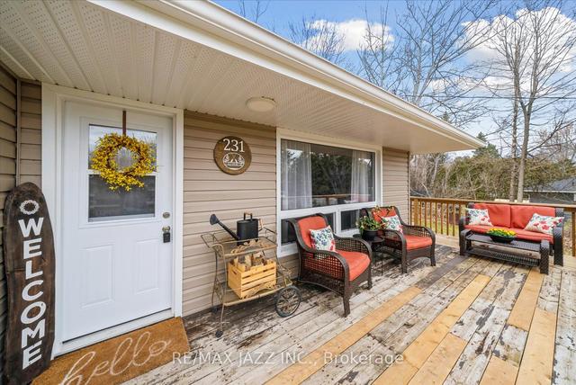 231 Lakeshore Dr, House detached with 2 bedrooms, 1 bathrooms and 10 parking in Kawartha Lakes ON | Image 23