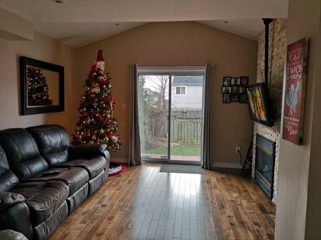 1071 Summitview Cres, House detached with 3 bedrooms, 3 bathrooms and 2 parking in Oshawa ON | Image 4