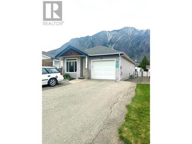 521 - 10th Avenue Unit# 1, House detached with 2 bedrooms, 2 bathrooms and 6 parking in Keremeos BC | Image 4