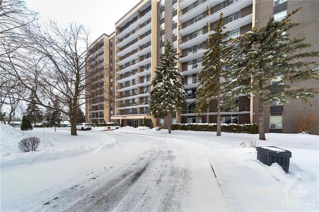 1002 - 2400 Virginia Drive, Condo with 3 bedrooms, 2 bathrooms and 1 parking in Ottawa ON | Image 2