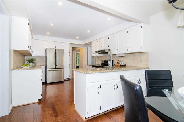 1764 Pilgrims Way, House detached with 4 bedrooms, 3 bathrooms and 4 parking in Oakville ON | Image 2