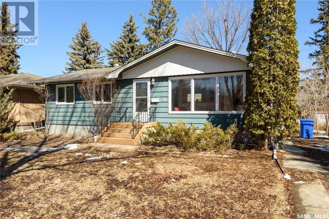 10 Langley Street, House detached with 4 bedrooms, 2 bathrooms and null parking in Regina SK | Image 2