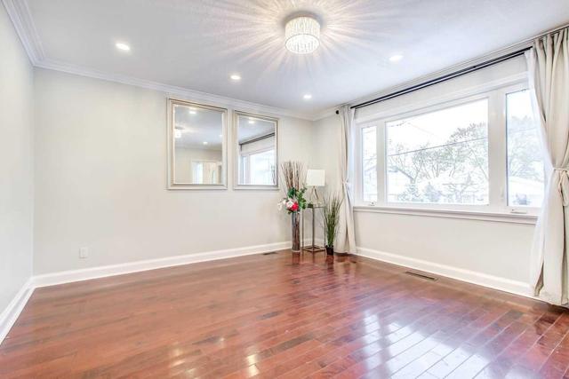 Upper - 220 Willowdale Ave, House detached with 3 bedrooms, 1 bathrooms and 3 parking in Toronto ON | Image 4