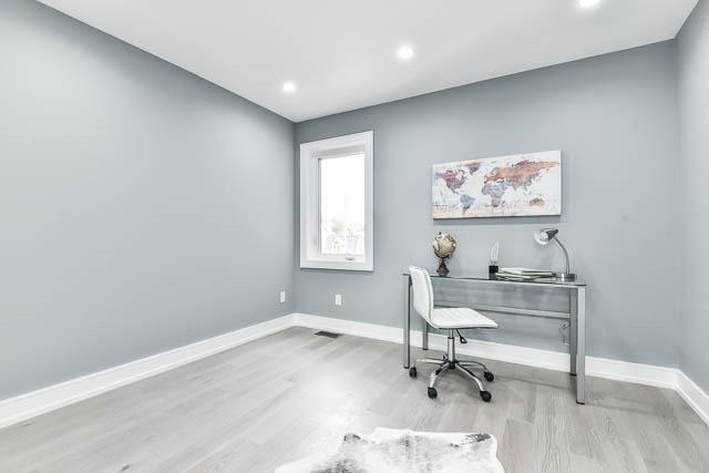 868 Shaw St, House semidetached with 3 bedrooms, 5 bathrooms and 2 parking in Toronto ON | Image 14