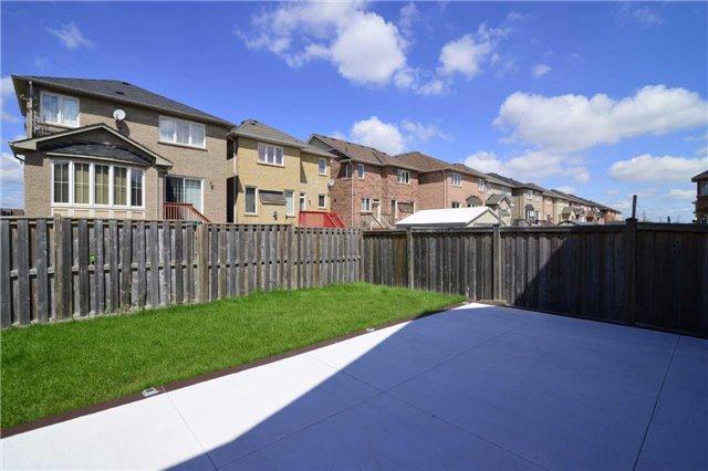 418 Comiskey Cres, House detached with 4 bedrooms, 4 bathrooms and 4 parking in Mississauga ON | Image 18