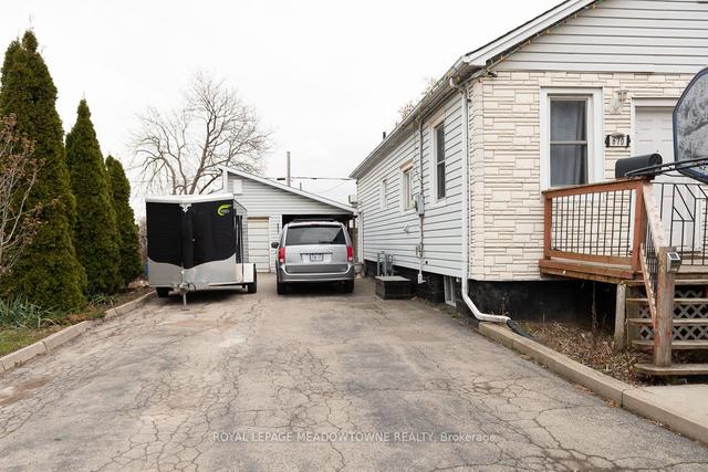 670 Knox Ave, House detached with 2 bedrooms, 2 bathrooms and 10 parking in Hamilton ON | Image 28