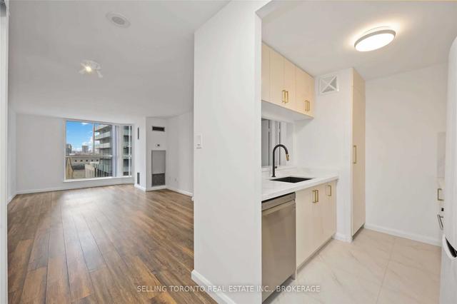 712 - 1055 Bay St, Condo with 1 bedrooms, 1 bathrooms and 1 parking in Toronto ON | Image 1