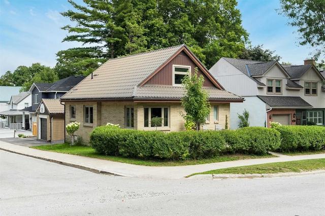 222 Peter St N, House detached with 3 bedrooms, 3 bathrooms and 4 parking in Orillia ON | Image 1