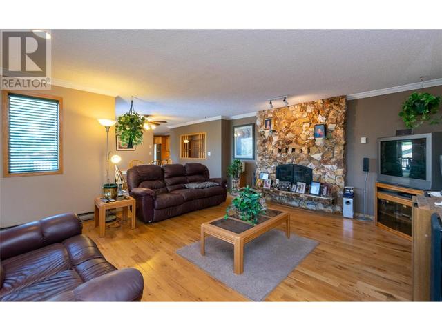 1414 Vella Road, House detached with 3 bedrooms, 3 bathrooms and 14 parking in Columbia Shuswap C BC | Image 4