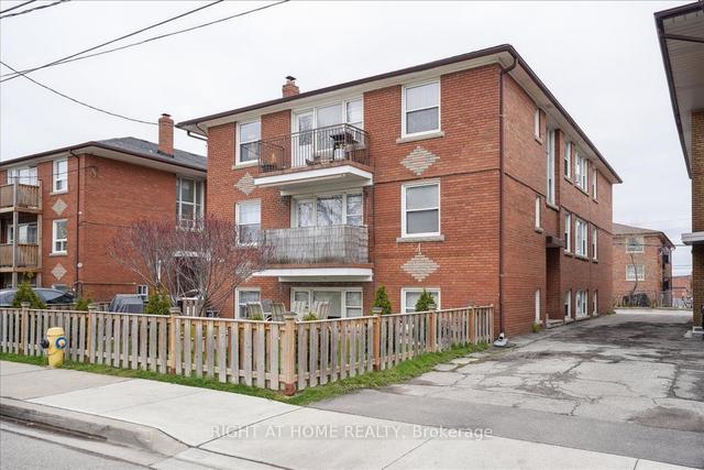 231 Melrose St, House detached with 9 bedrooms, 9 bathrooms and 9 parking in Toronto ON | Image 12