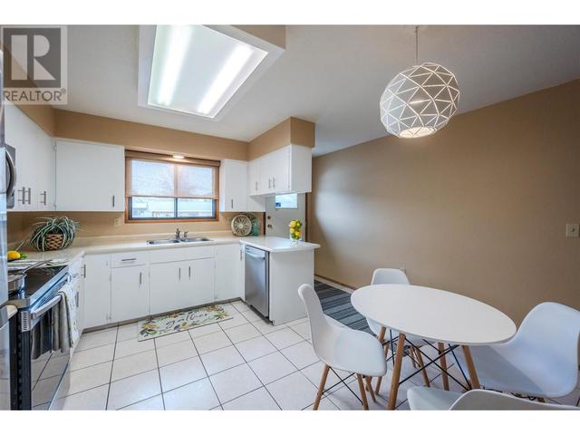 820 Bartlett Avenue, House detached with 4 bedrooms, 2 bathrooms and 4 parking in Oliver BC | Image 27