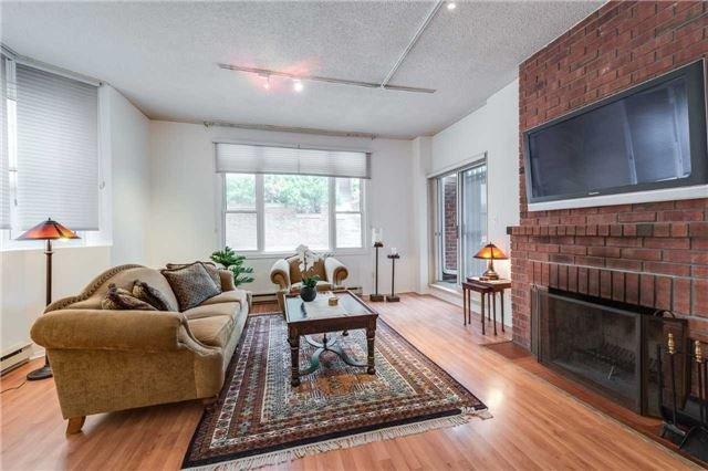 42 Irwin Ave, Townhouse with 2 bedrooms, 2 bathrooms and null parking in Toronto ON | Image 3