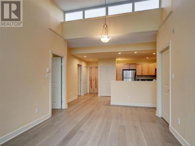 302 - 1831 Oak Bay Ave, Condo with 2 bedrooms, 2 bathrooms and 23 parking in Victoria BC | Card Image